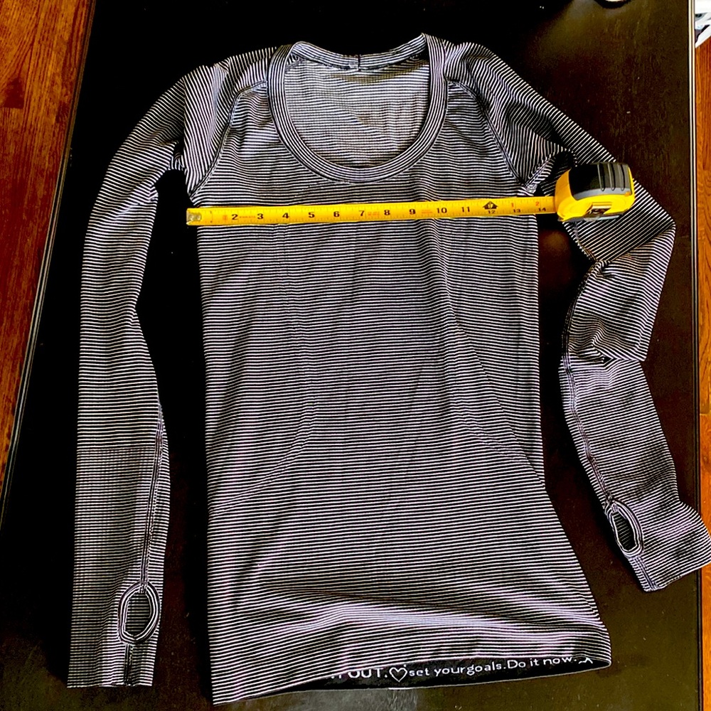 Cute Lululemon long sleeve size 2.
